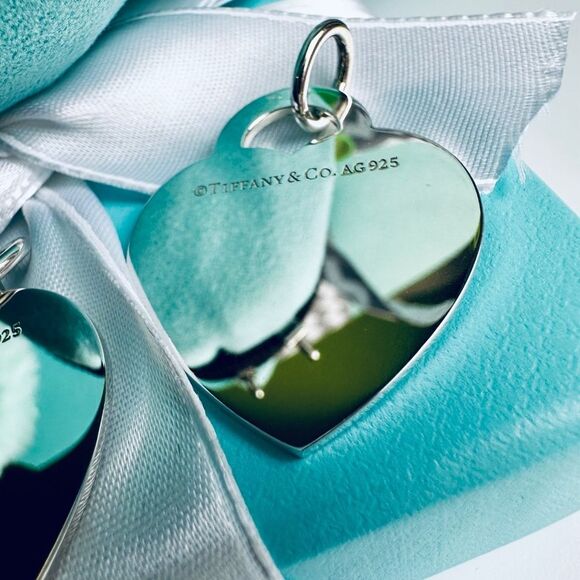 Rare Retired Tiffany & Co. XL VERONA Heart Tag Charm Pendant in Silver - Picture 2 of 3